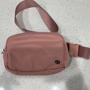Lululemon Everywhere Belt Bag